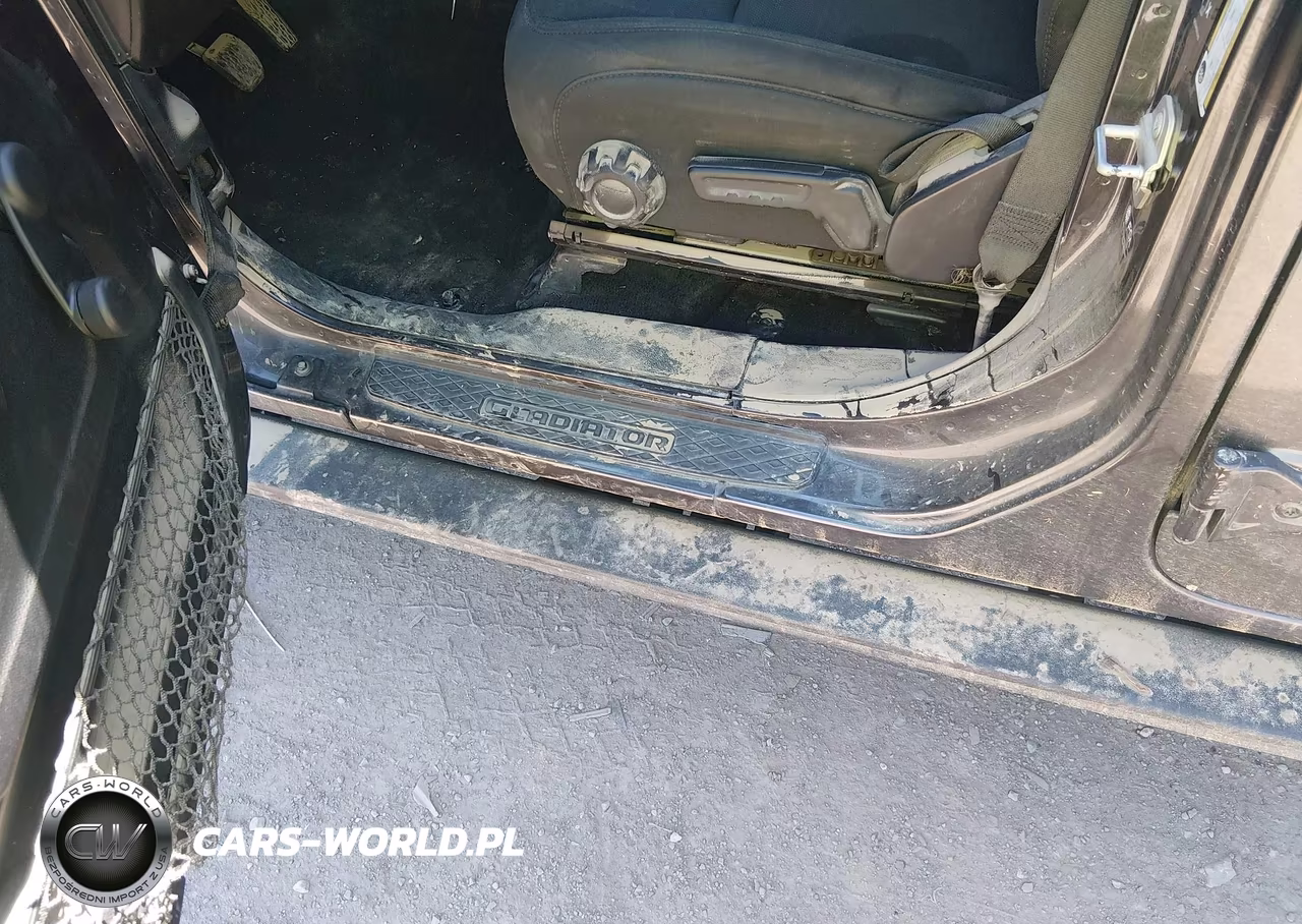 2021 Jeep Gladiator Sport 4X4 VIN:1C6HJTAG6ML526352 - 6