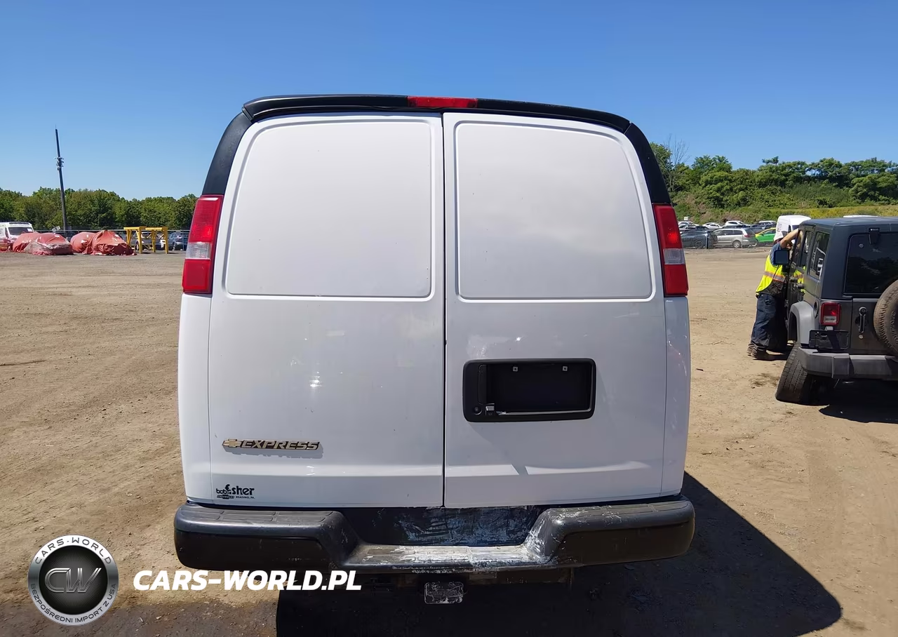 2017 Chevrolet Express 2500 Work Van VIN:1GCWGAFF8H1347086 - 16