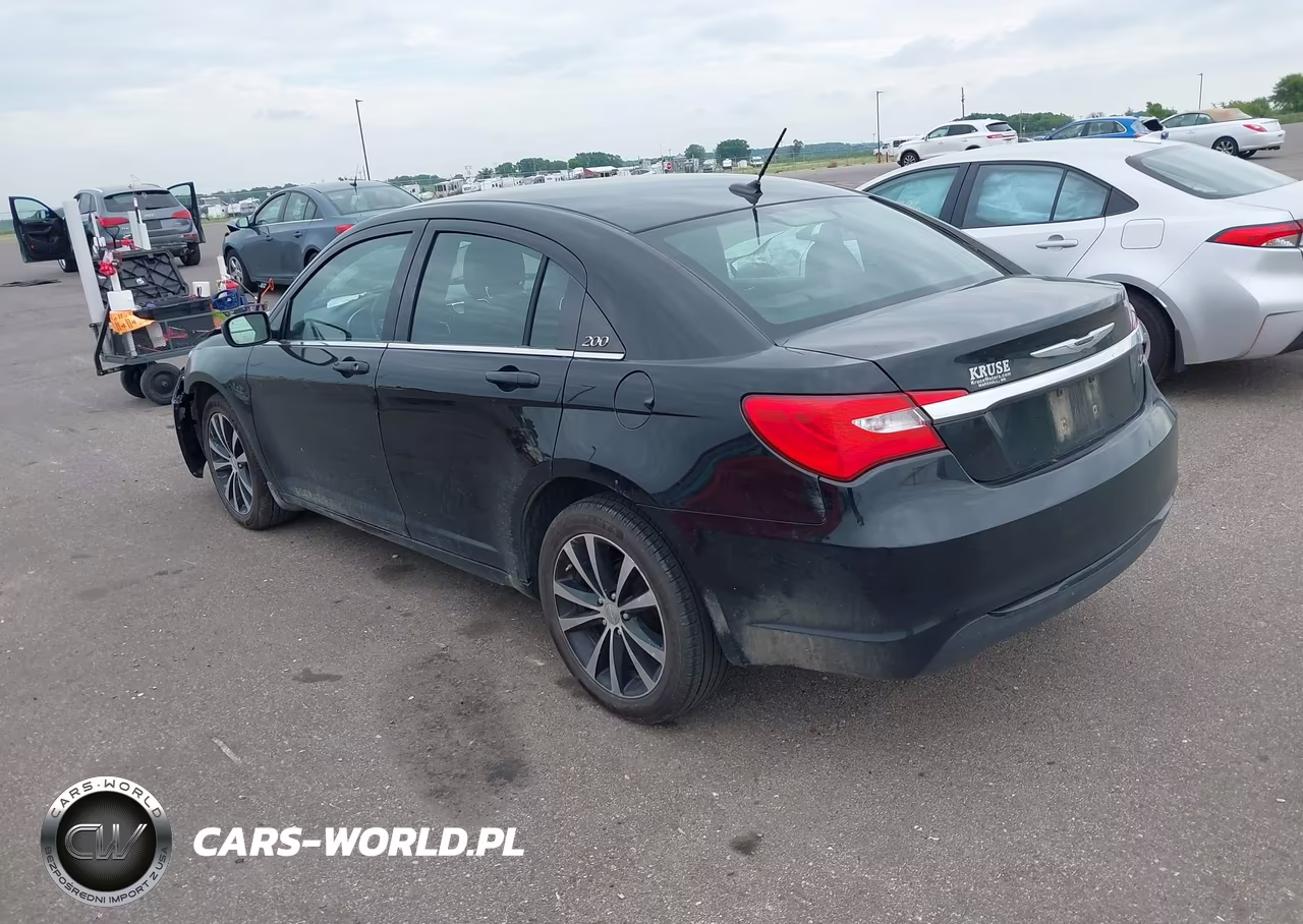 2013 Chrysler 200 Touring VIN:1C3CCBBB3DN594823 - 3