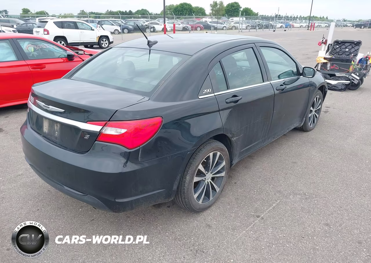 2013 Chrysler 200 Touring VIN:1C3CCBBB3DN594823 - 4