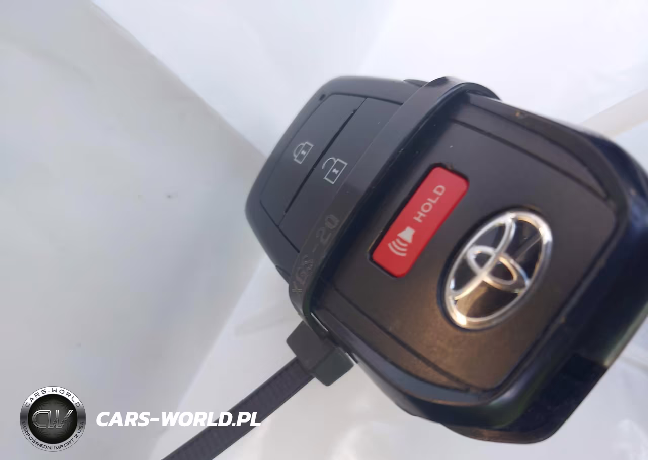 2025 Toyota Corolla Cross Xle VIN:7MUEAAAG1SV124806 - 11