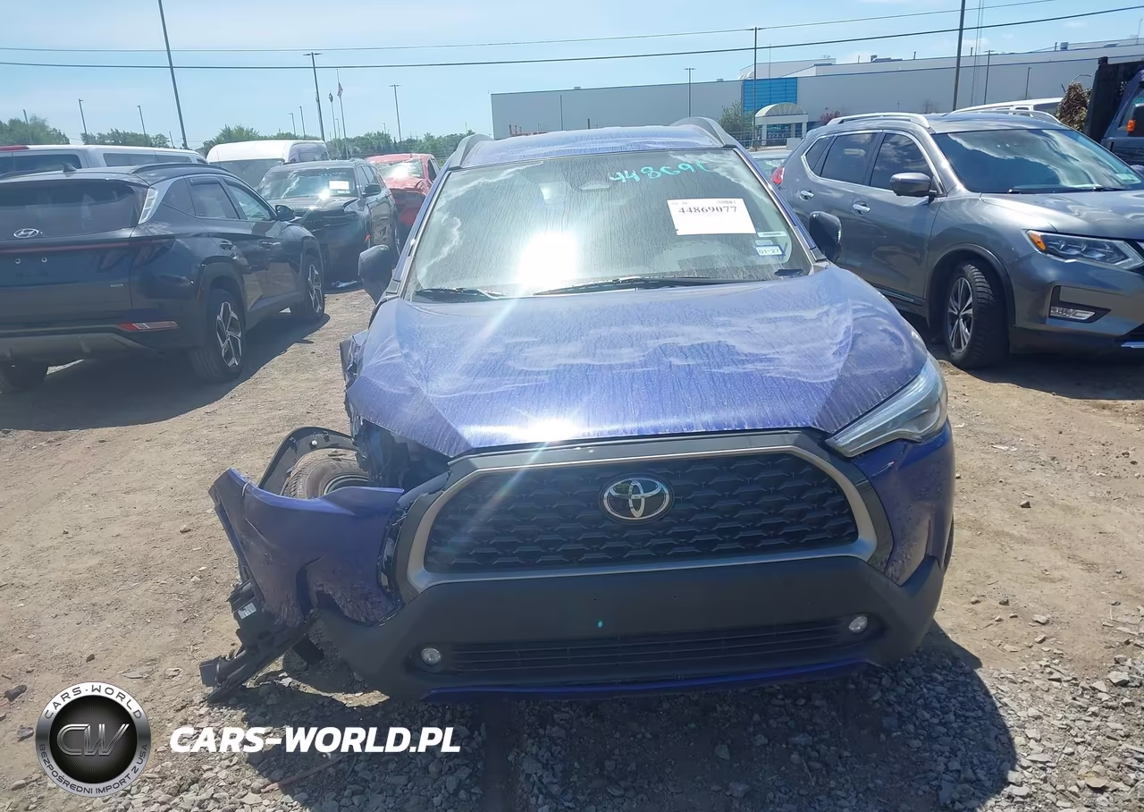 2025 Toyota Corolla Cross Xle VIN:7MUEAAAG1SV124806 - 12