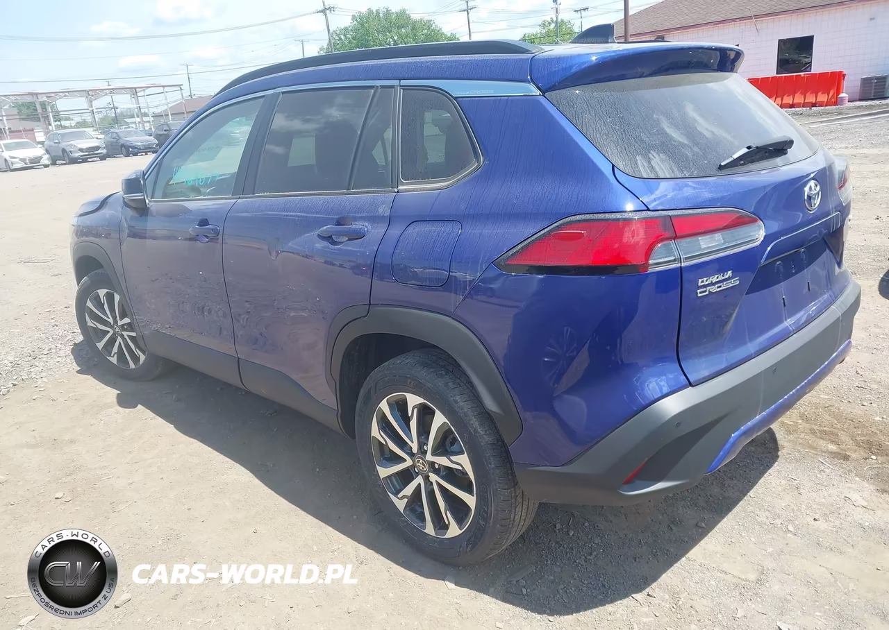 2025 Toyota Corolla Cross Xle VIN:7MUEAAAG1SV124806 - 3