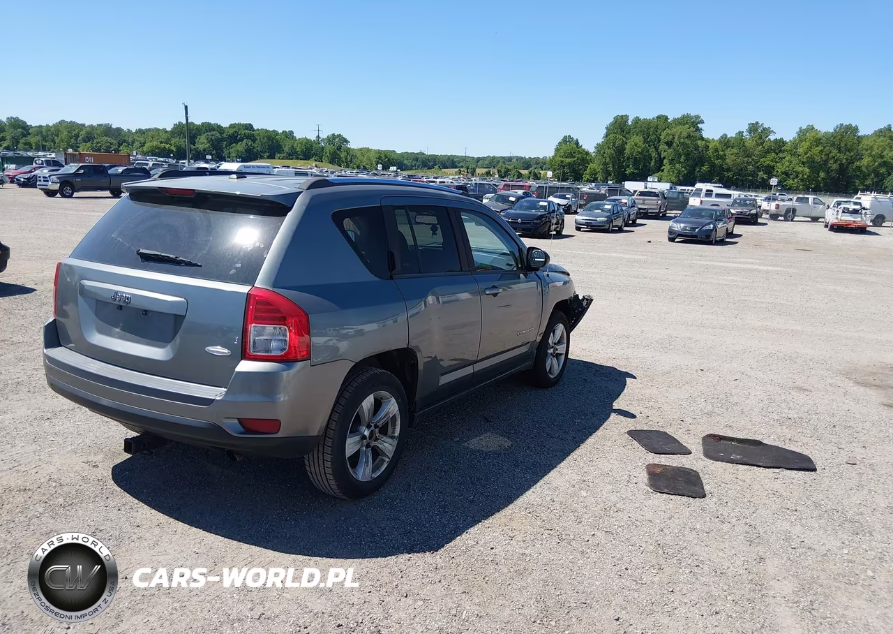2012 Jeep Compass Latitude VIN:1C4NJDEB8CD608852 - 4