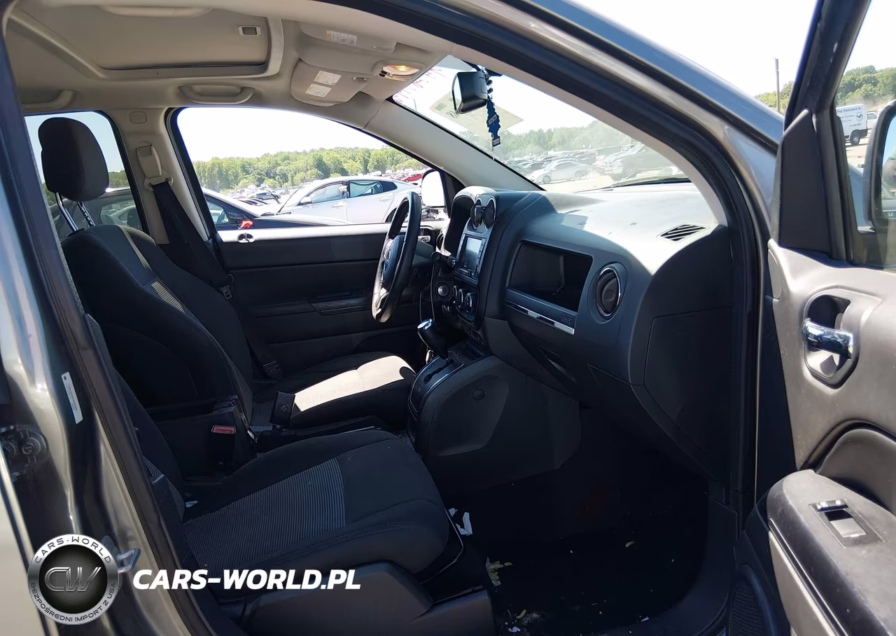 2012 Jeep Compass Latitude VIN:1C4NJDEB8CD608852 - 5