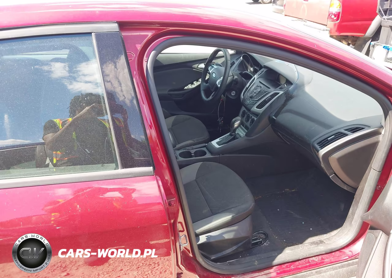 2014 Ford Focus Se VIN:1FADP3F28EL269866 - 5