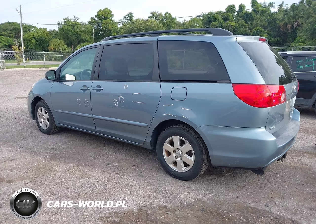 2010 Toyota Sienna Le VIN:5TDKK4CC4AS300204 - 3