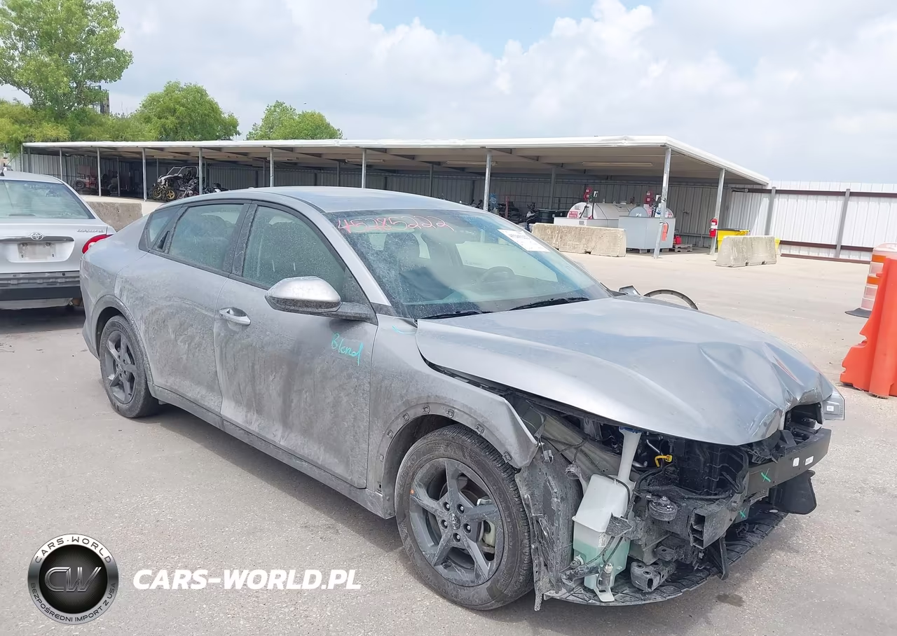2025 Kia K4 Lxs VIN:3KPFT4DE7SE117552 - 1