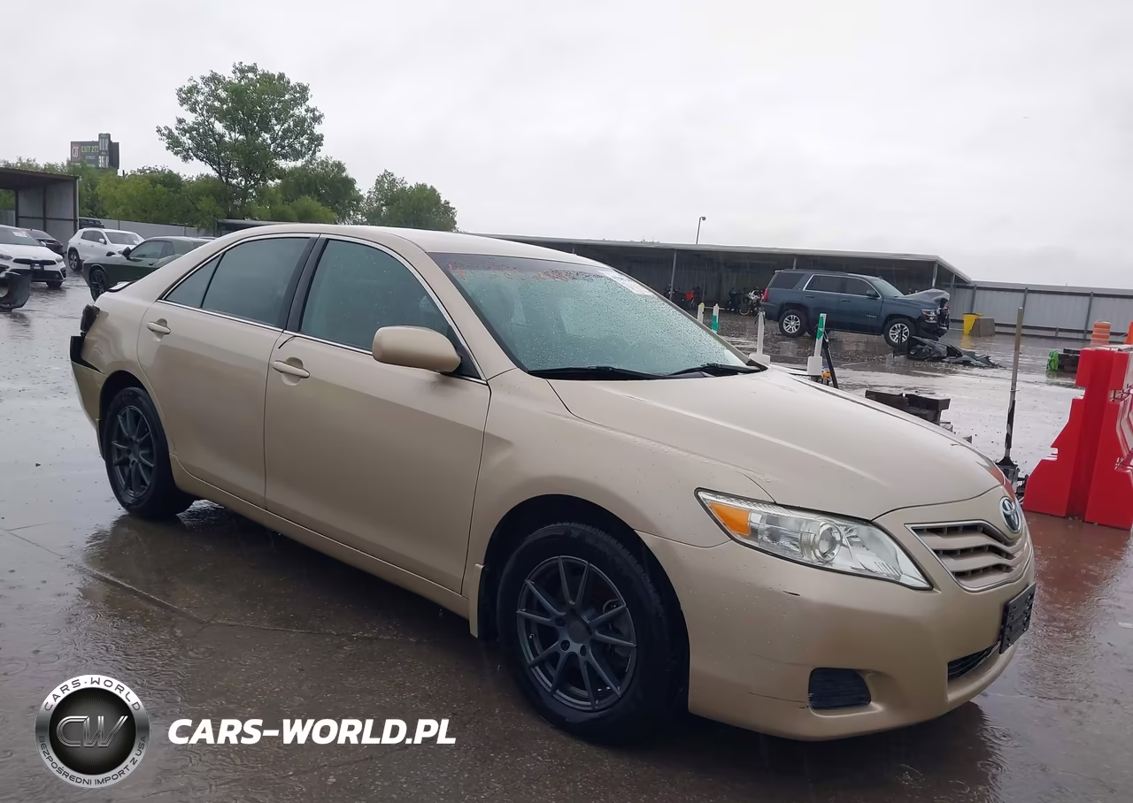 2011 Toyota Camry Le – zdjęcie 1 z 15