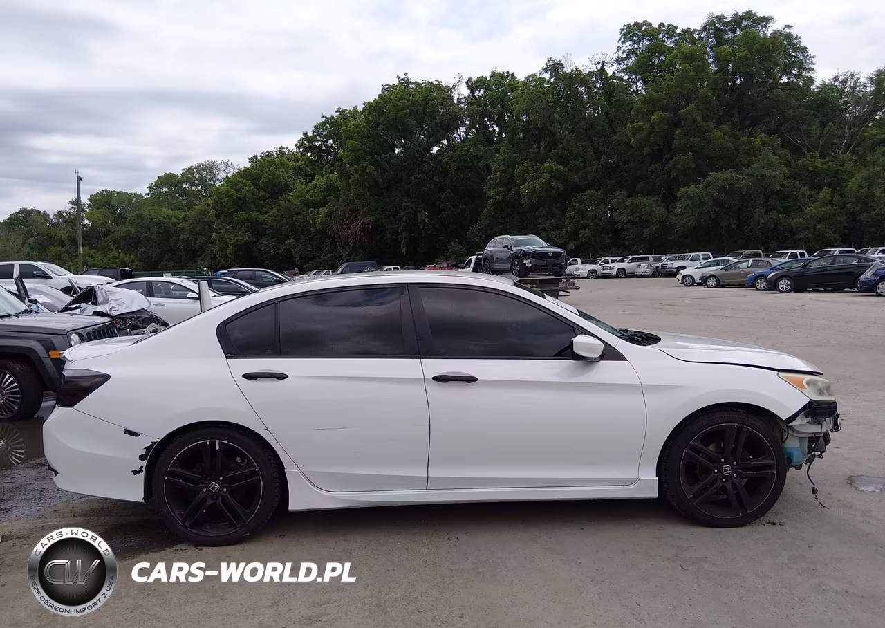 2017 Honda Accord Sport VIN:1HGCR2F60HA107955 - 14