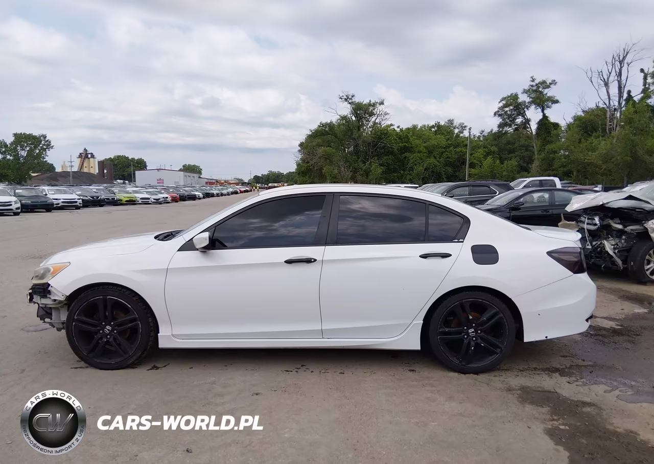 2017 Honda Accord Sport VIN:1HGCR2F60HA107955 - 15