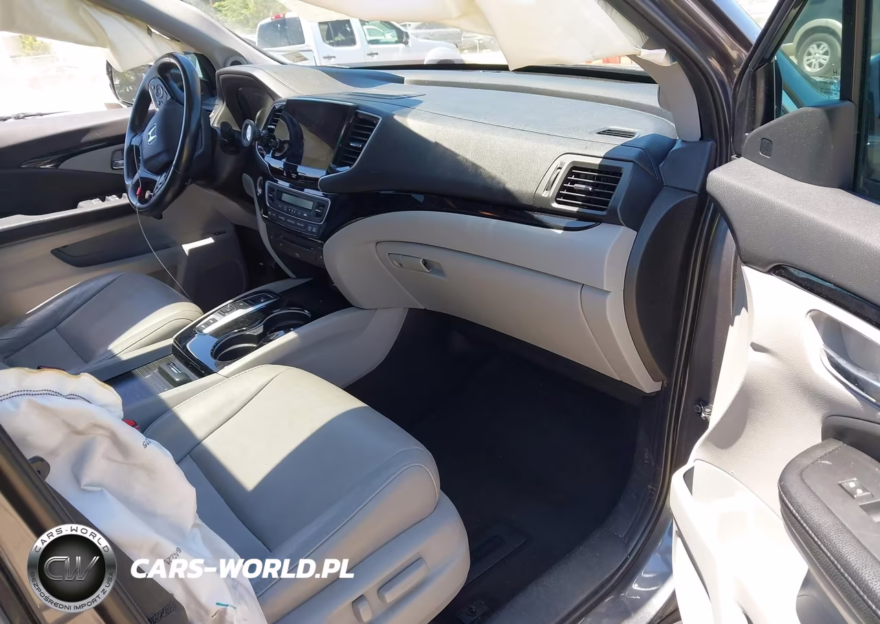2019 Honda Pilot Touring VIN:5FNYF5H69KB043621 - 5