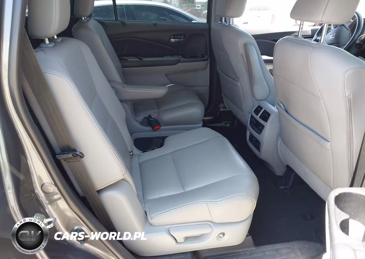 2019 Honda Pilot Touring VIN:5FNYF5H69KB043621 - 8