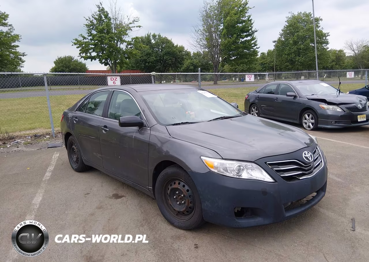 2010 Toyota Camry Le – zdjęcie 1 z 11