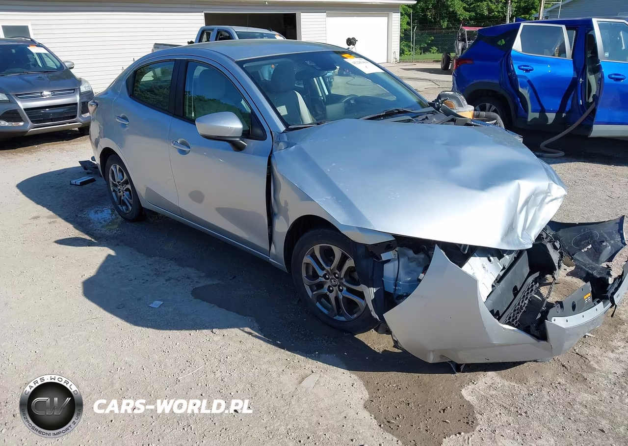 2019 Toyota Yaris Le – zdjęcie 1 z 17