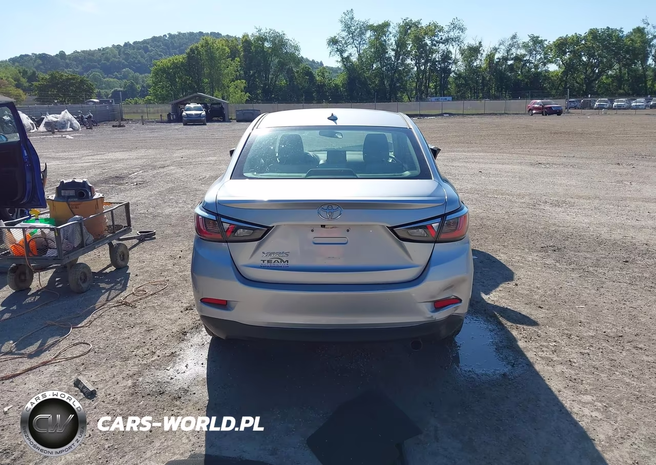2019 Toyota Yaris Le VIN:3MYDLBYVXKY502996 - 17