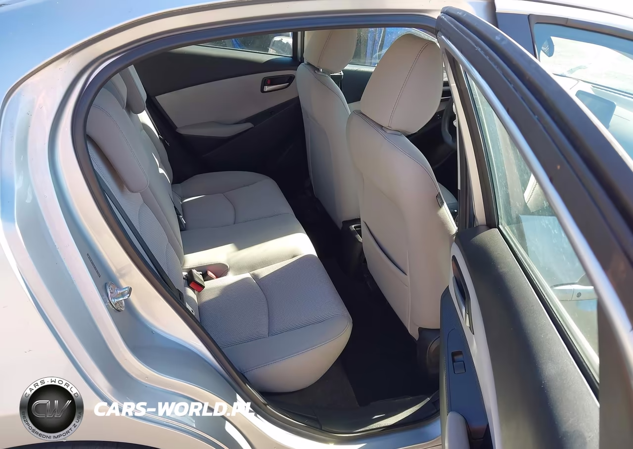 2019 Toyota Yaris Le VIN:3MYDLBYVXKY502996 - 8