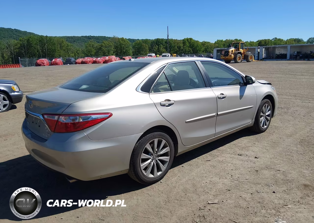 2017 Toyota Camry Xle VIN:4T1BF1FK9HU726462 - 4