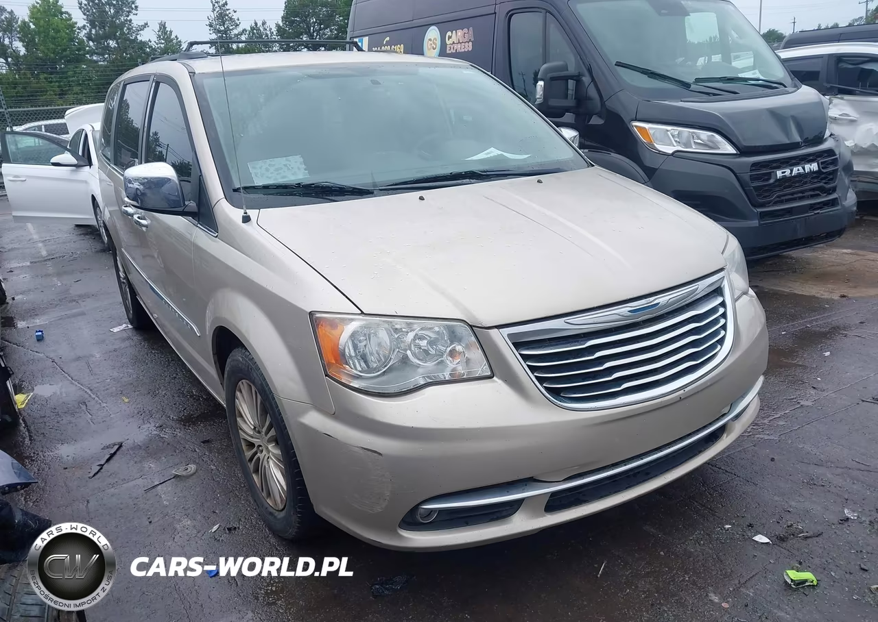 2013 Chrysler Town & Country Touring-L – zdjęcie 1 z 11