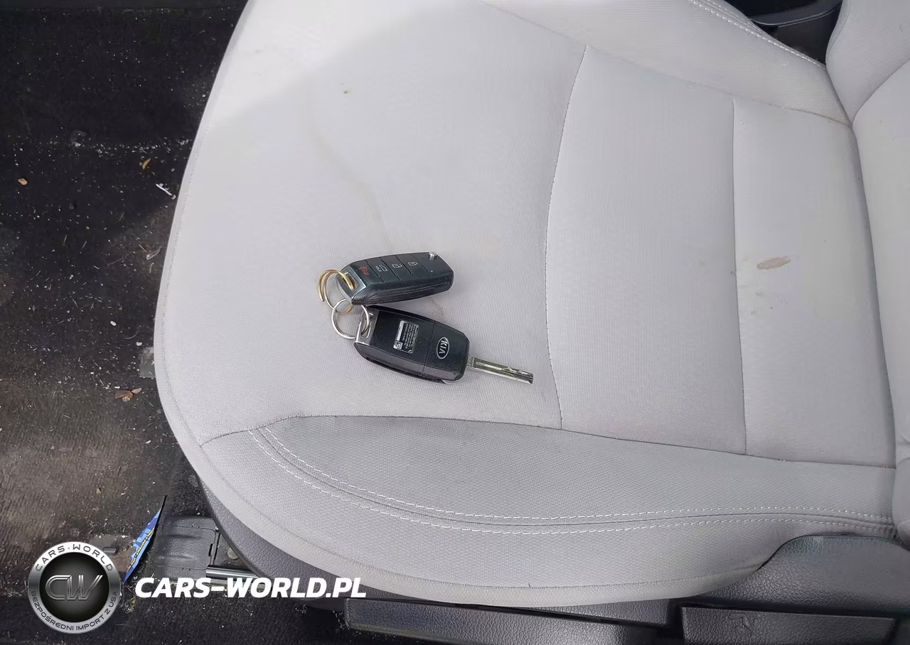 2015 Kia Optima Lx VIN:5XXGM4A79FG420742 - 11