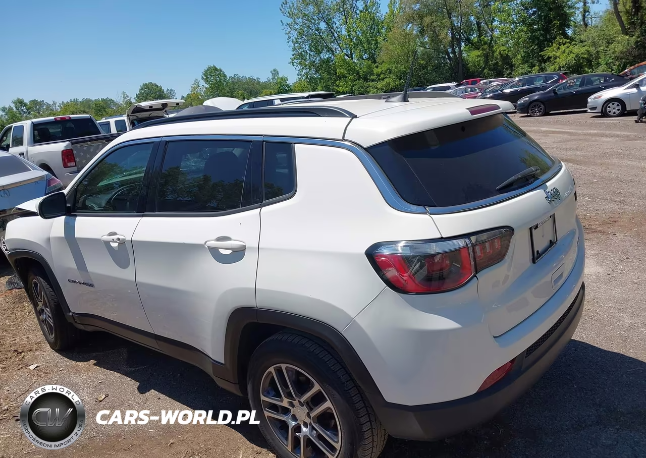 2018 Jeep Compass Latitude Fwd VIN:3C4NJCBB4JT102859 - 3