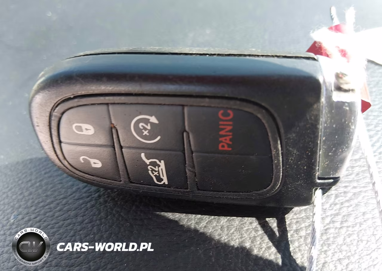 2015 Jeep Cherokee Latitude VIN:1C4PJLCS8FW658097 - 11
