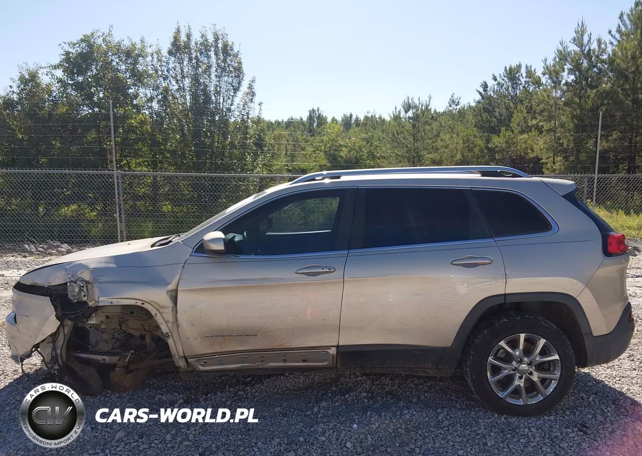 2015 Jeep Cherokee Latitude VIN:1C4PJLCS8FW658097 - 14
