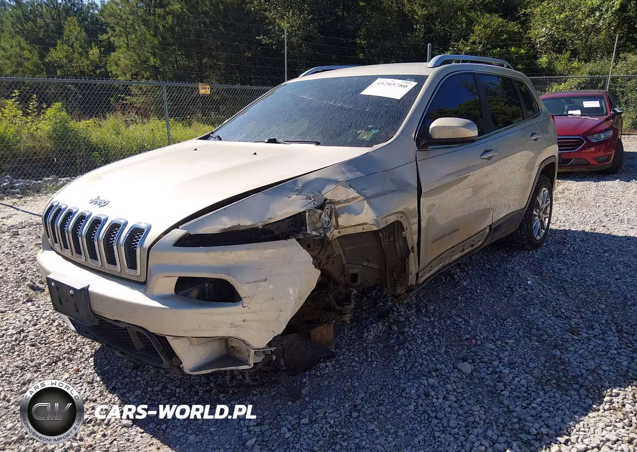 2015 Jeep Cherokee Latitude VIN:1C4PJLCS8FW658097 - 2