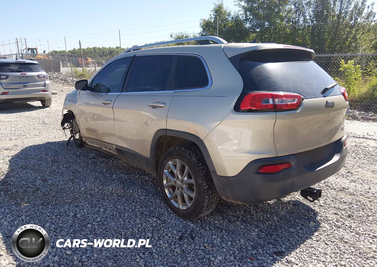2015 Jeep Cherokee Latitude VIN:1C4PJLCS8FW658097 - 3