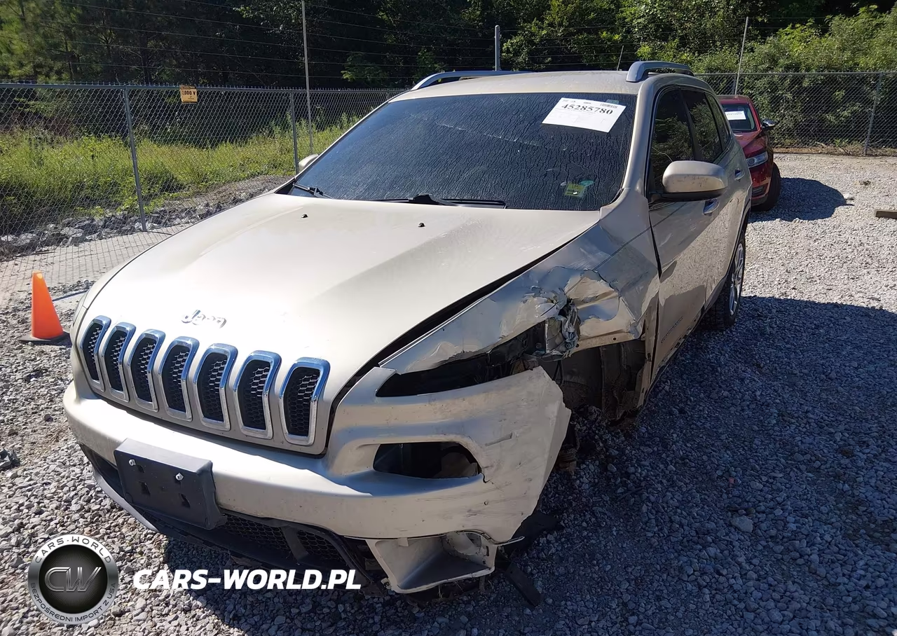 2015 Jeep Cherokee Latitude VIN:1C4PJLCS8FW658097 - 6