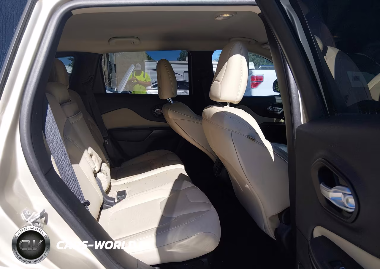 2015 Jeep Cherokee Latitude VIN:1C4PJLCS8FW658097 - 8