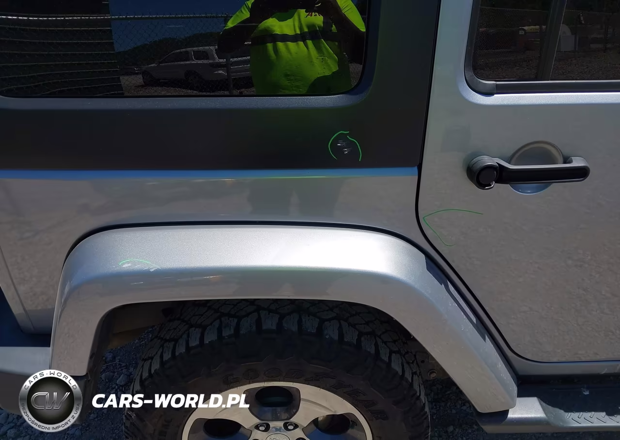 2016 Jeep Wrangler Unlimited Sahara VIN:1C4BJWEG8GL137209 - 18