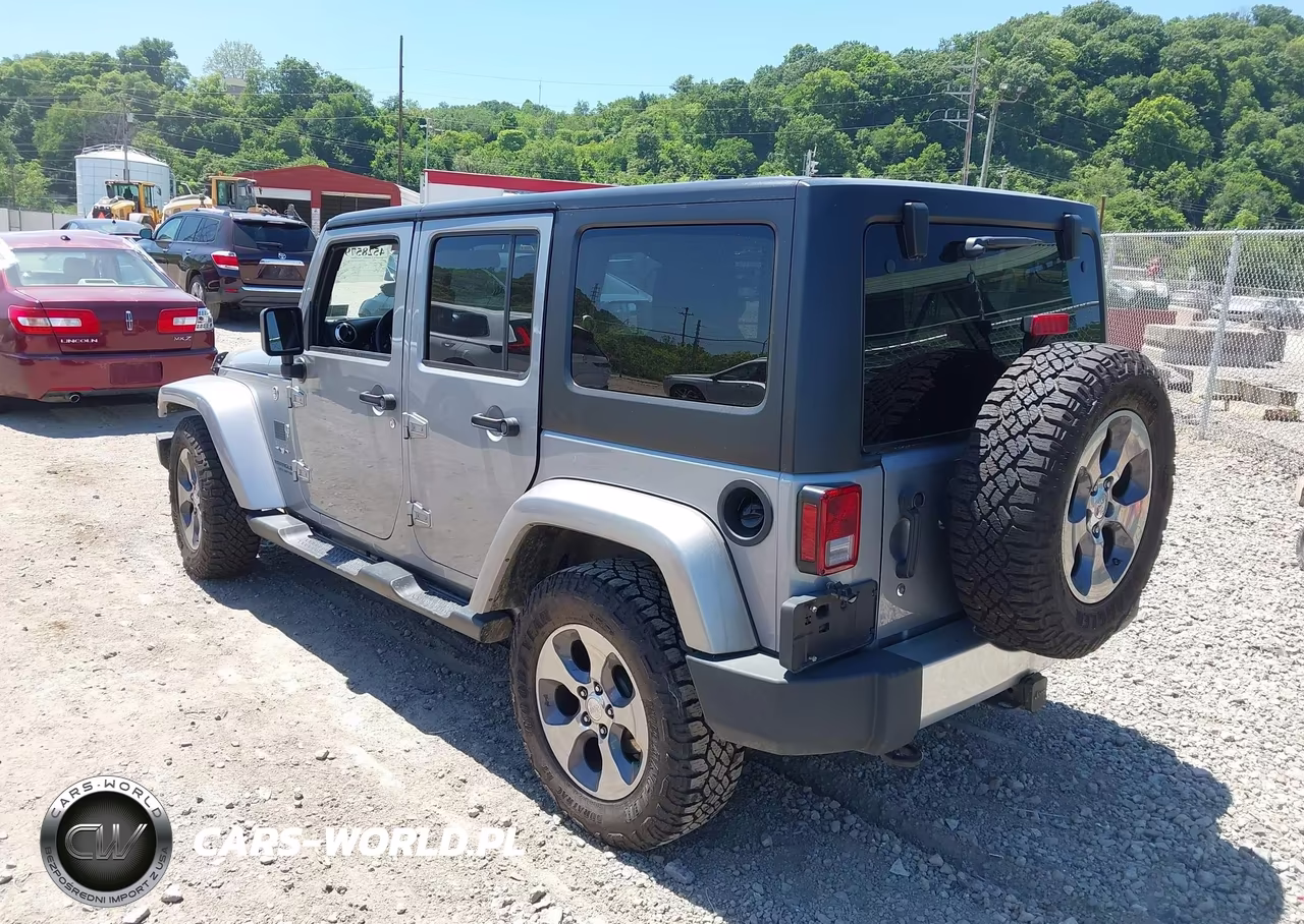 2016 Jeep Wrangler Unlimited Sahara VIN:1C4BJWEG8GL137209 - 3