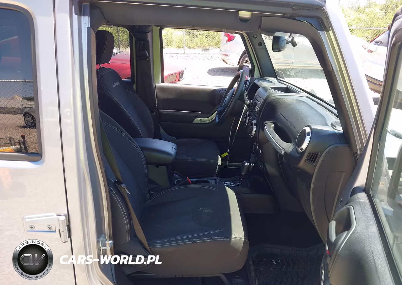 2016 Jeep Wrangler Unlimited Sahara VIN:1C4BJWEG8GL137209 - 5