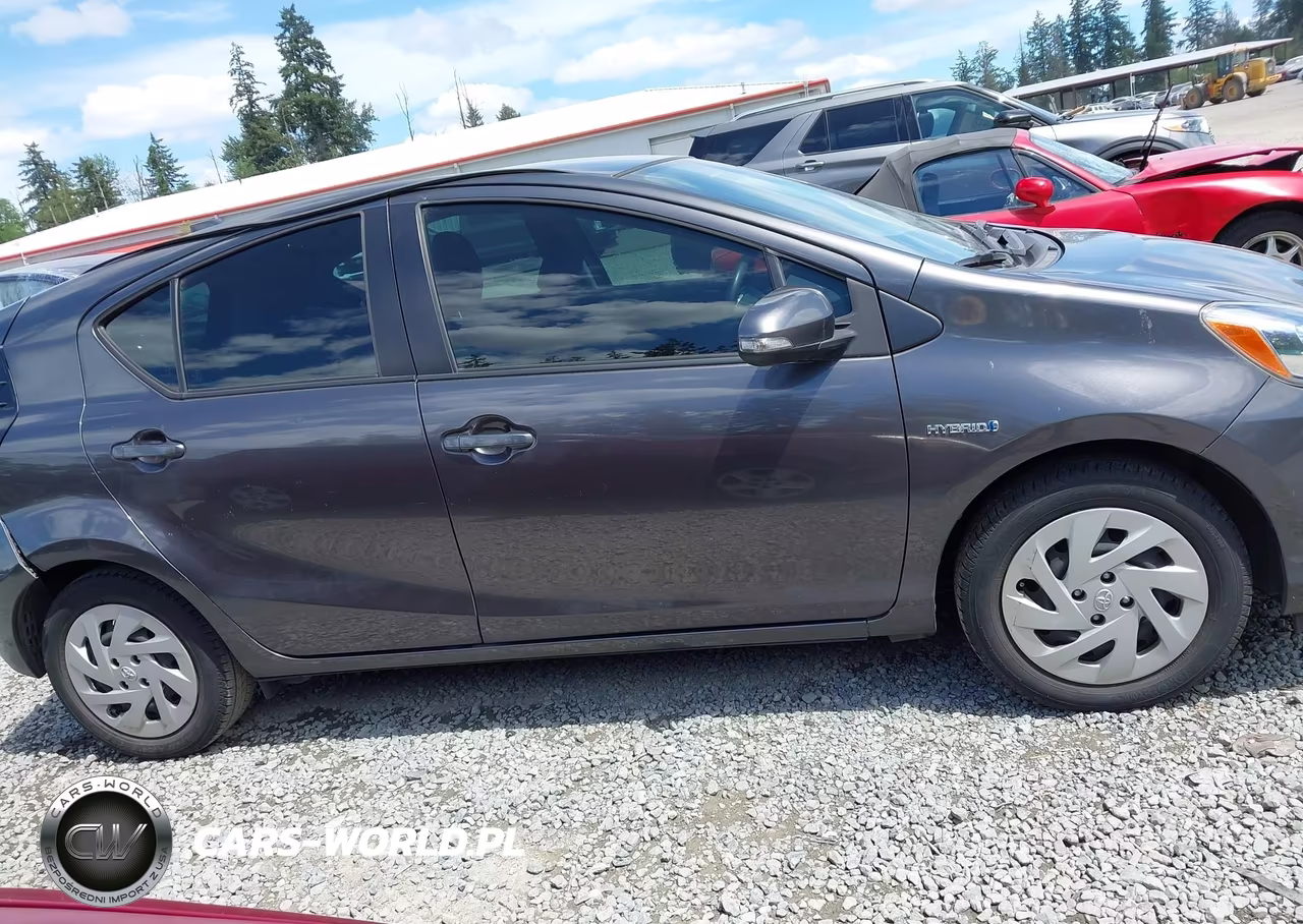 2016 Toyota Prius C Two VIN:JTDKDTB35G1129183 - 13