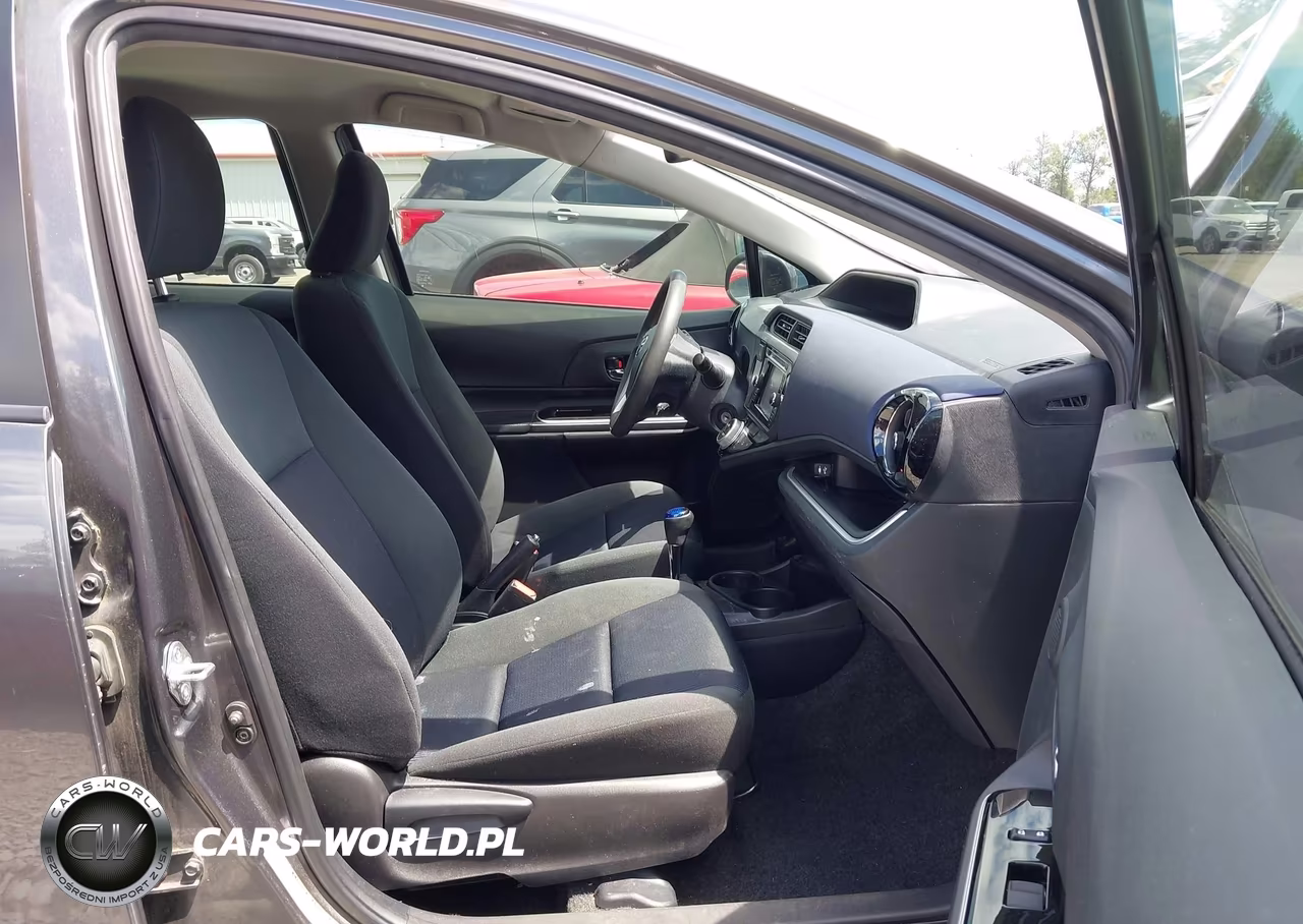 2016 Toyota Prius C Two VIN:JTDKDTB35G1129183 - 17
