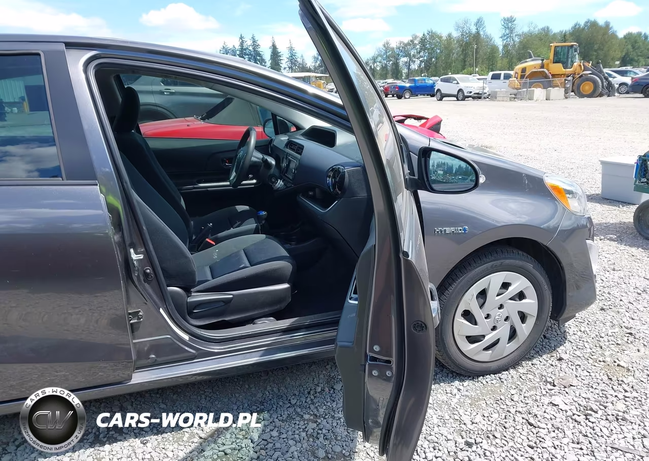 2016 Toyota Prius C Two VIN:JTDKDTB35G1129183 - 5