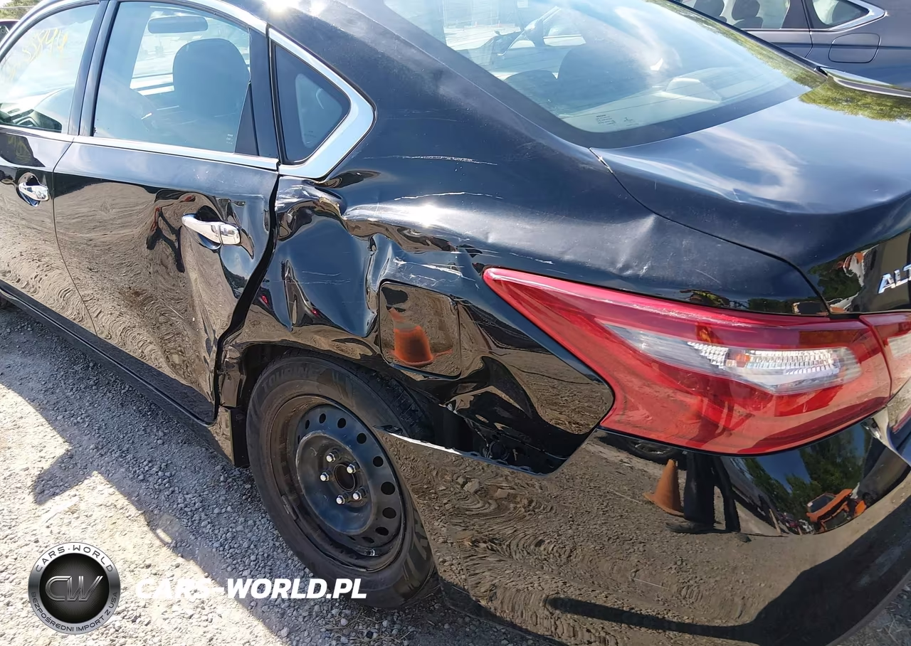 2018 Nissan Altima 2.5 S VIN:1N4AL3AP6JC118083 - 17