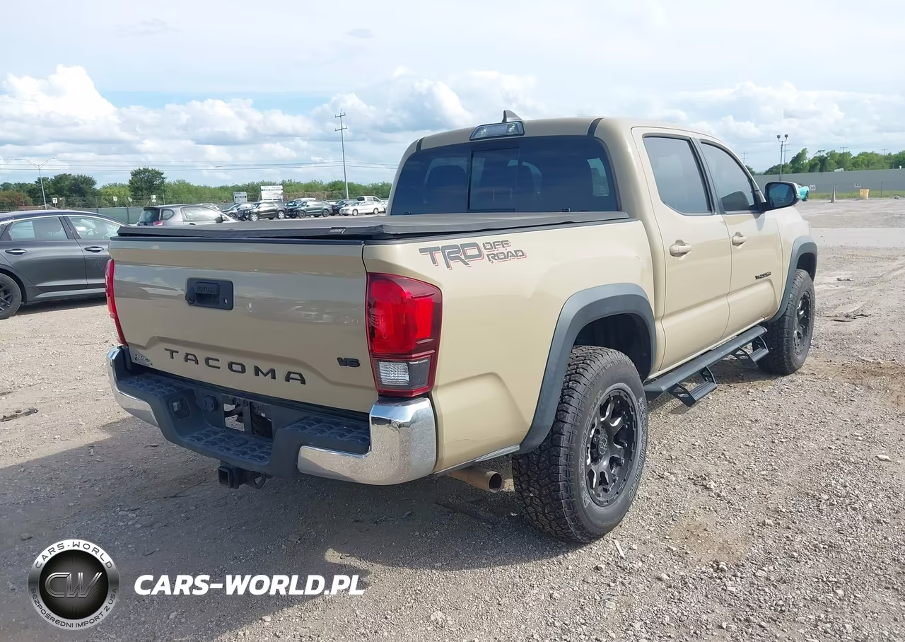 2018 Toyota Tacoma Trd Off Road VIN:3TMAZ5CN5JM062815 - 4