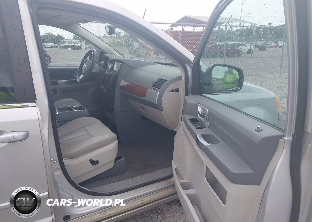 2008 Chrysler Town & Country Touring VIN:2A8HR54P48R691685 - 5