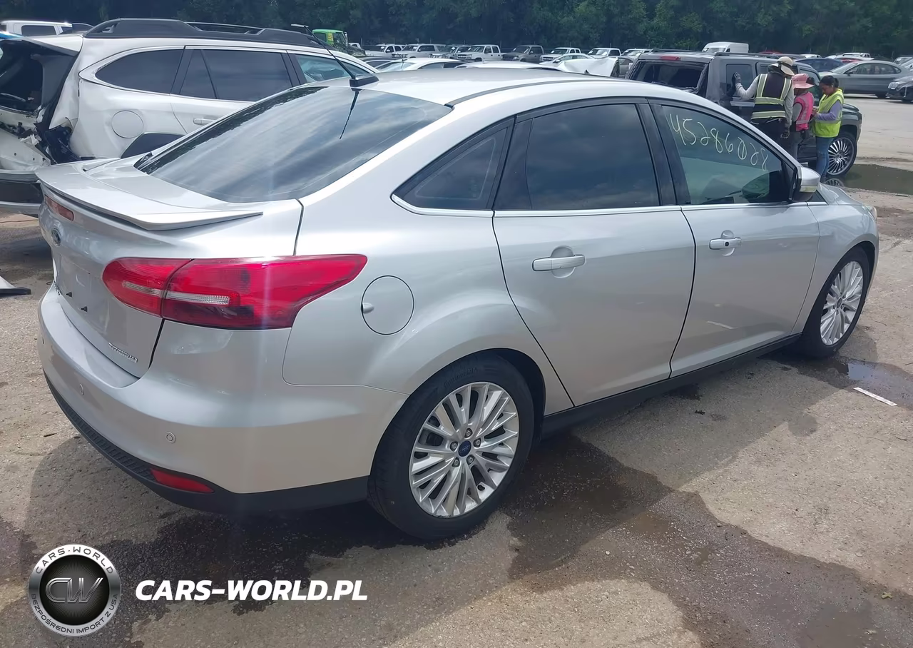 2017 Ford Focus Titanium VIN:1FADP3J29HL288275 - 4