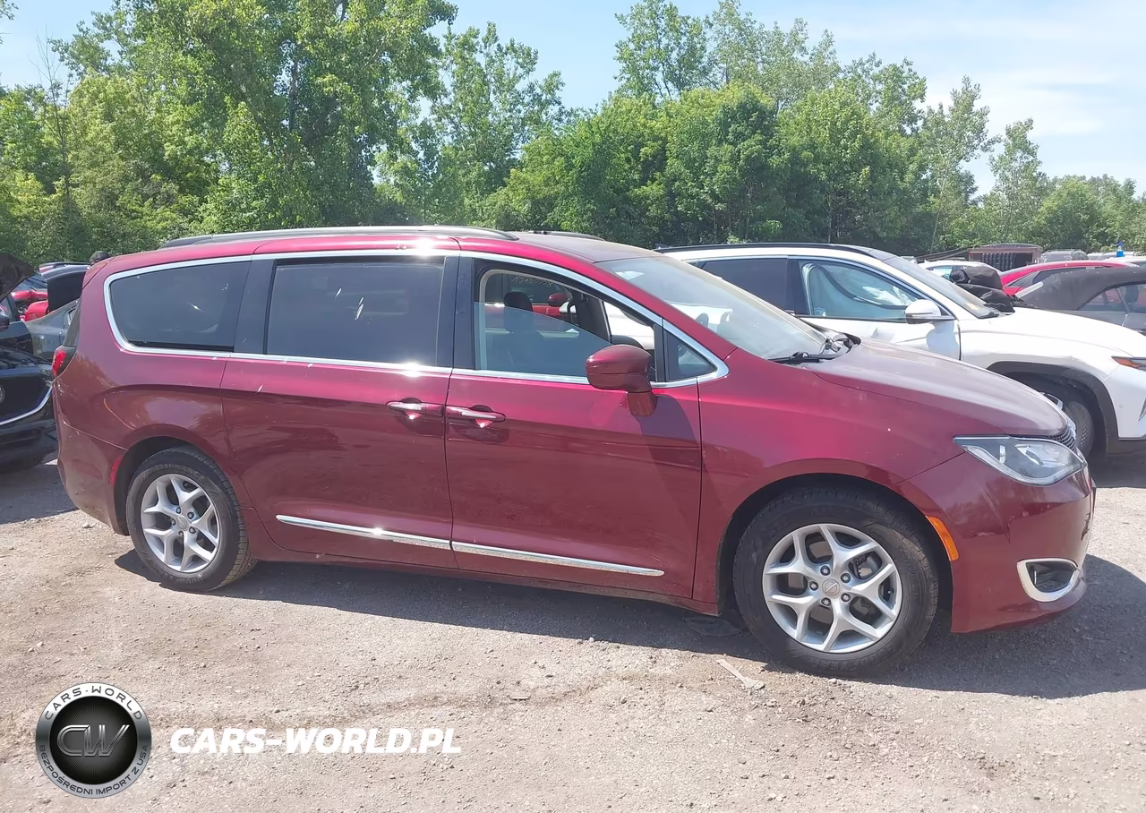 2017 Chrysler Pacifica Touring-L VIN:2C4RC1BG1HR509630 - 13