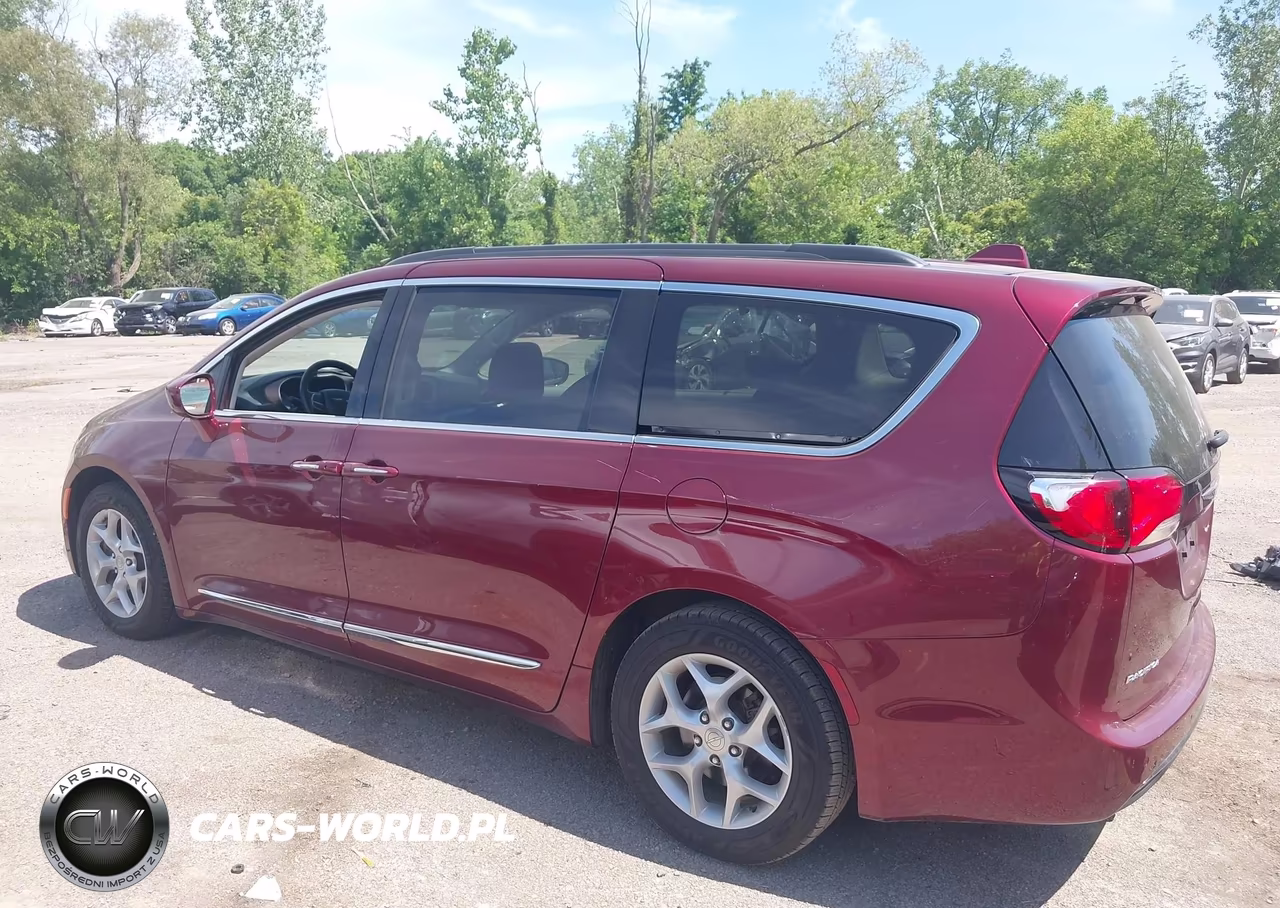 2017 Chrysler Pacifica Touring-L VIN:2C4RC1BG1HR509630 - 14