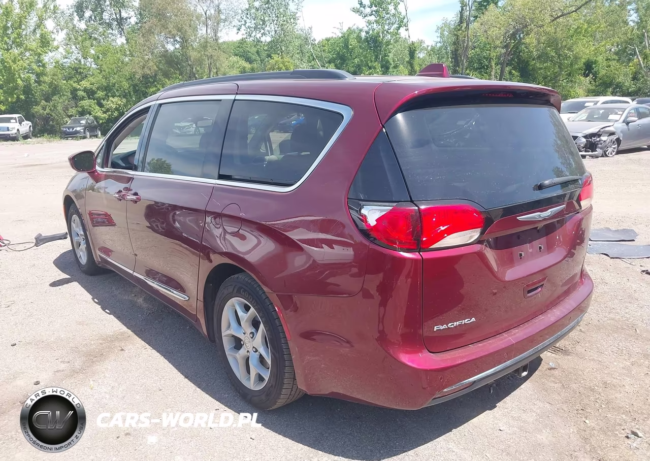 2017 Chrysler Pacifica Touring-L VIN:2C4RC1BG1HR509630 - 3