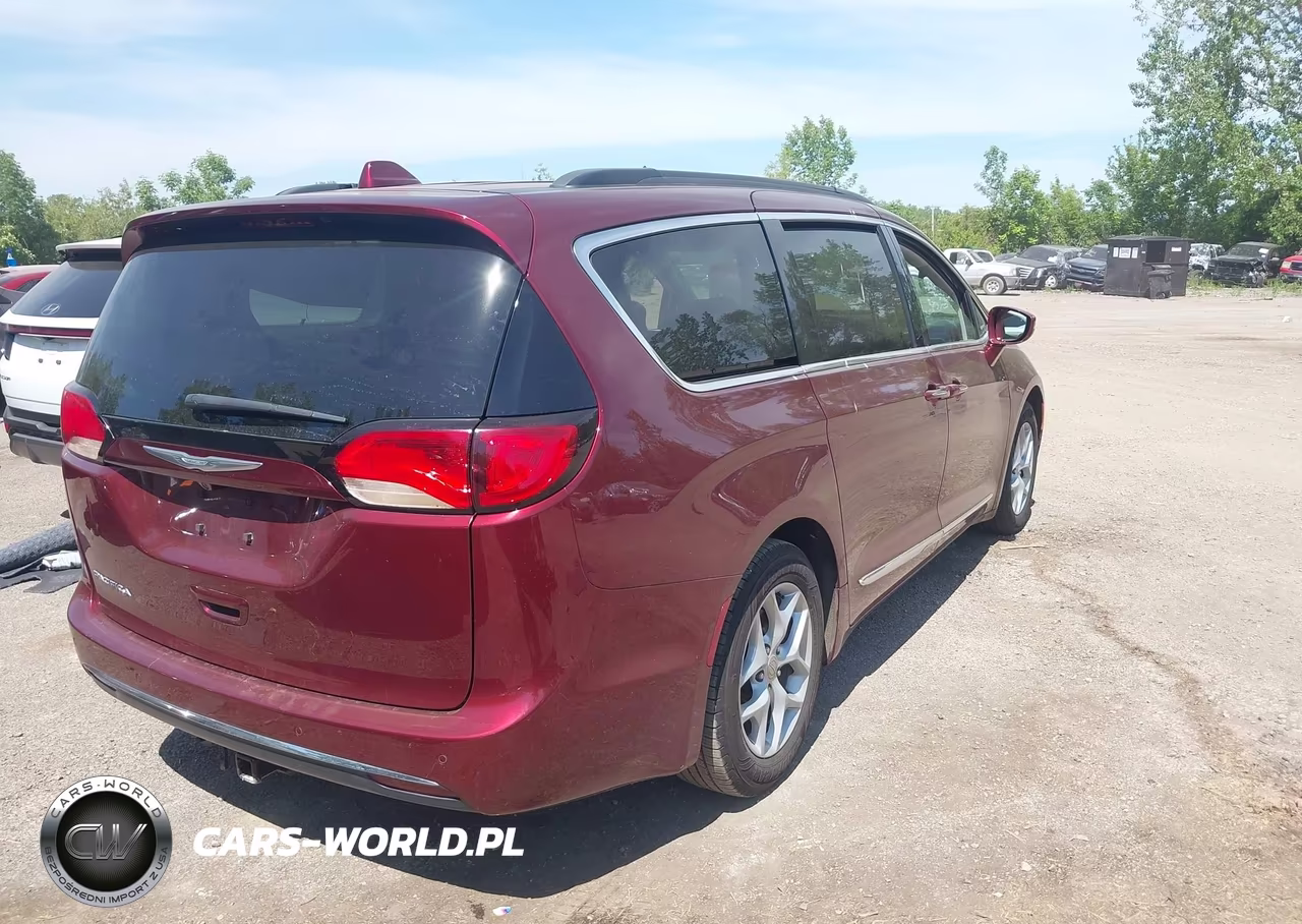 2017 Chrysler Pacifica Touring-L VIN:2C4RC1BG1HR509630 - 4