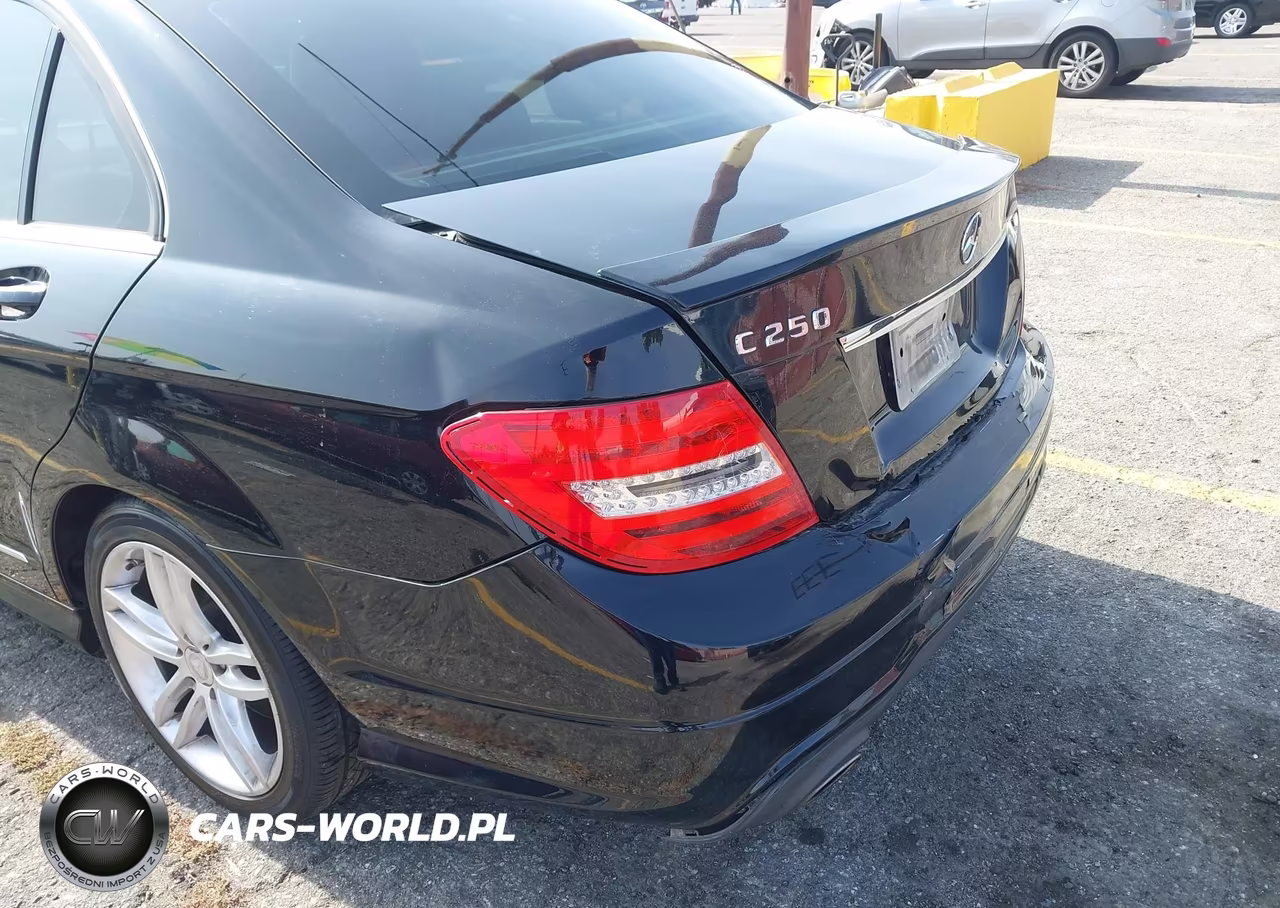 2013 Mercedes-Benz C 250 Sport VIN:WDDGF4HB4DR244025 - 13