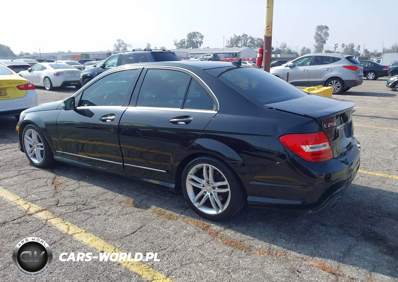 2013 Mercedes-Benz C 250 Sport VIN:WDDGF4HB4DR244025 - 3