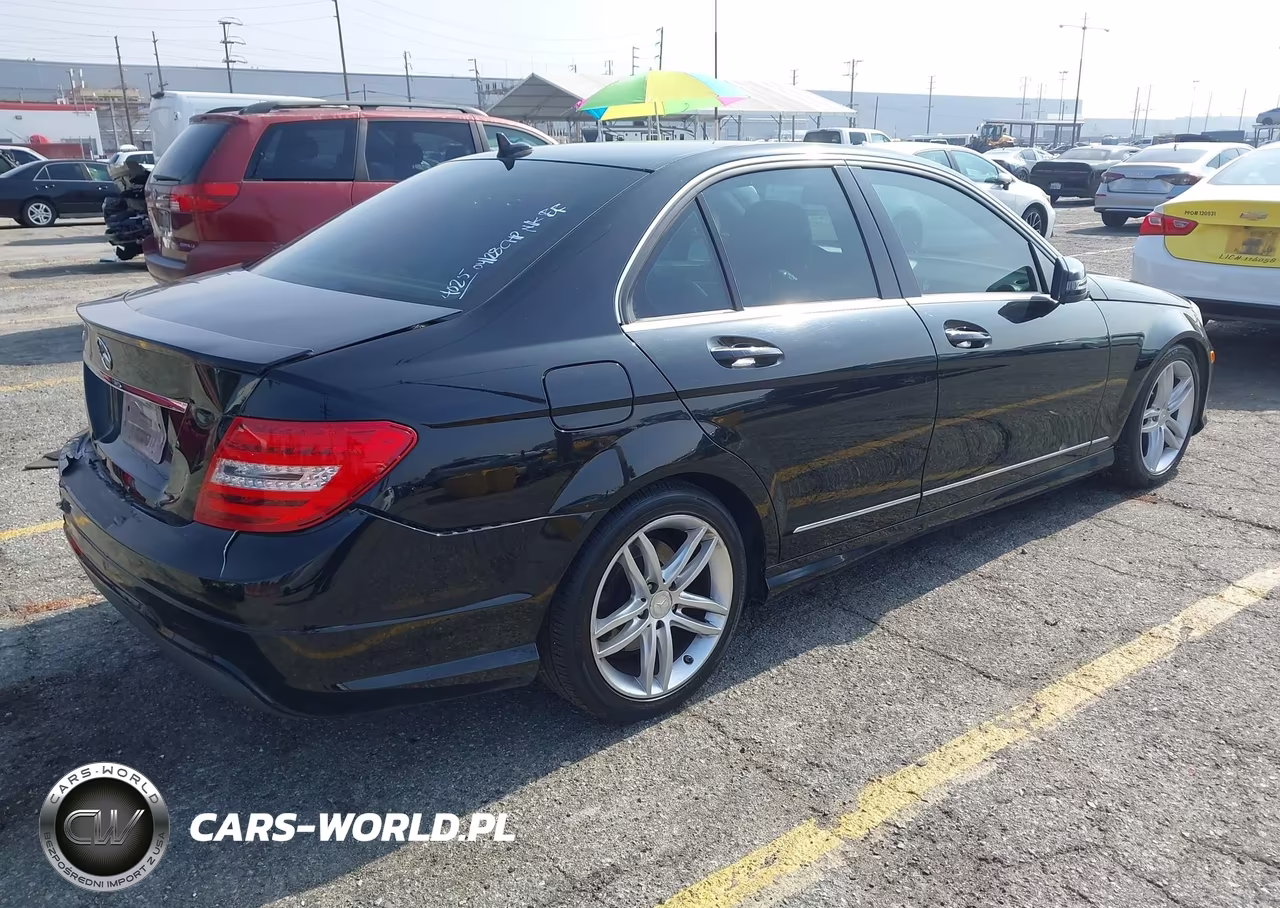 2013 Mercedes-Benz C 250 Sport VIN:WDDGF4HB4DR244025 - 4