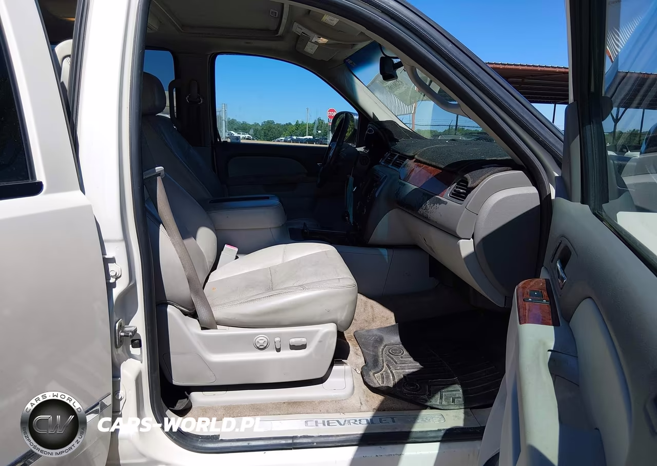 2010 Chevrolet Suburban 1500 Ltz VIN:1GNUCKE03AR211887 - 5