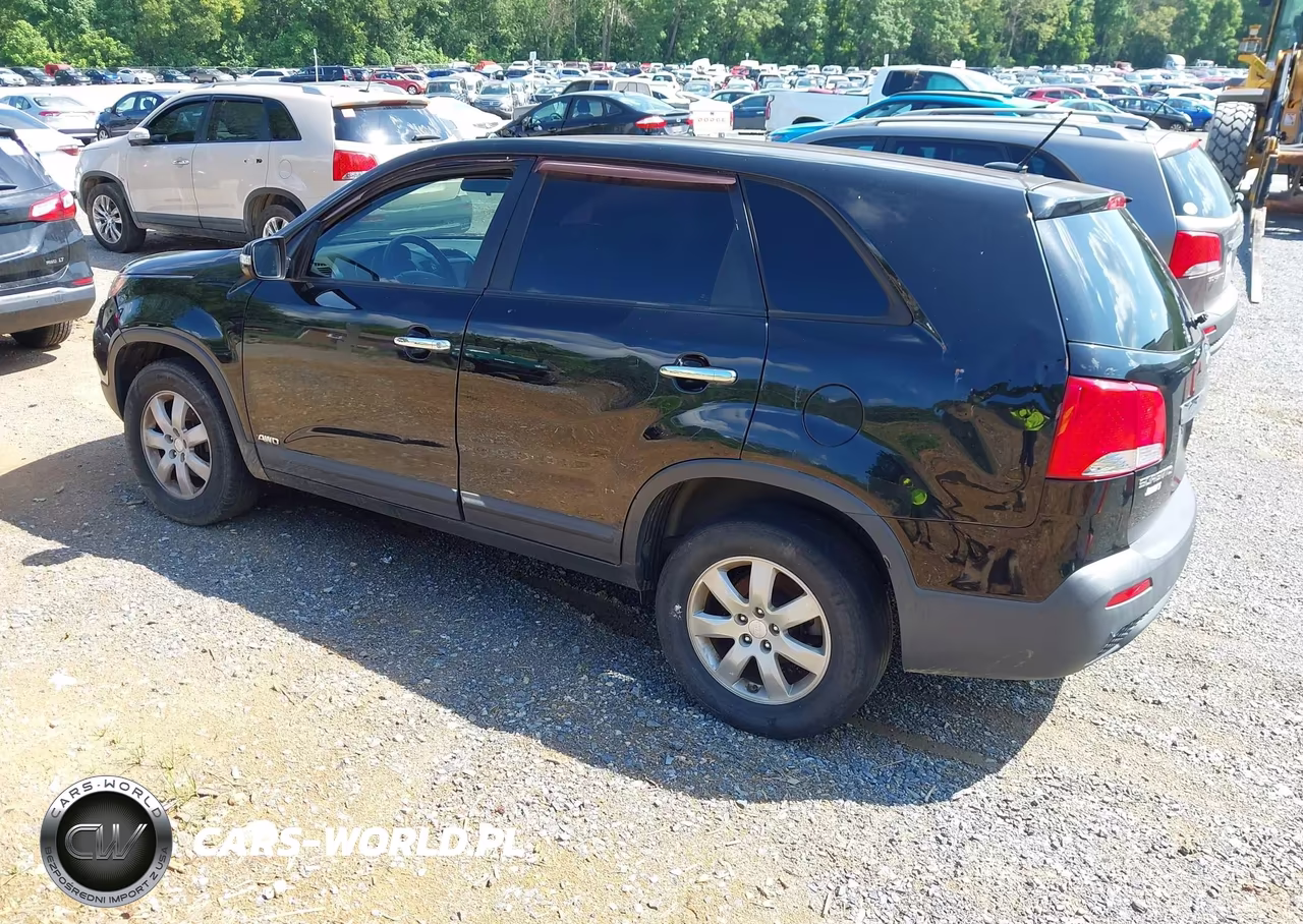 2011 Kia Sorento Lx VIN:5XYKTCA12BG030509 - 3